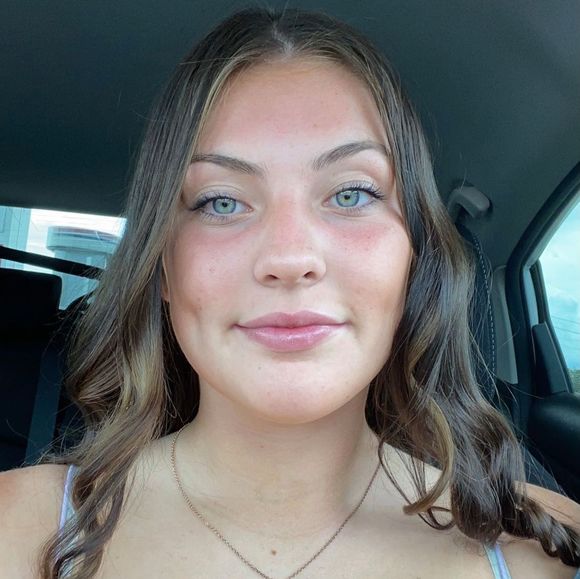 Meet your Posher, Candice - Picture 1 of 1